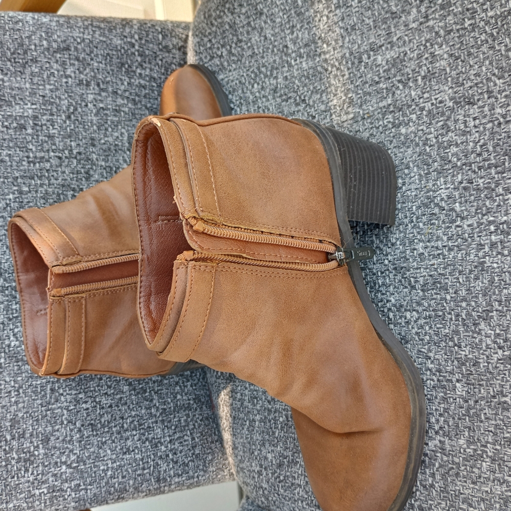 Brown Leather Ankle Boots with Tassels - Picture 12 of 13